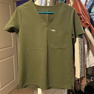 Women’s Catarina One pocket scrub top, Color Dark Olive, size small.